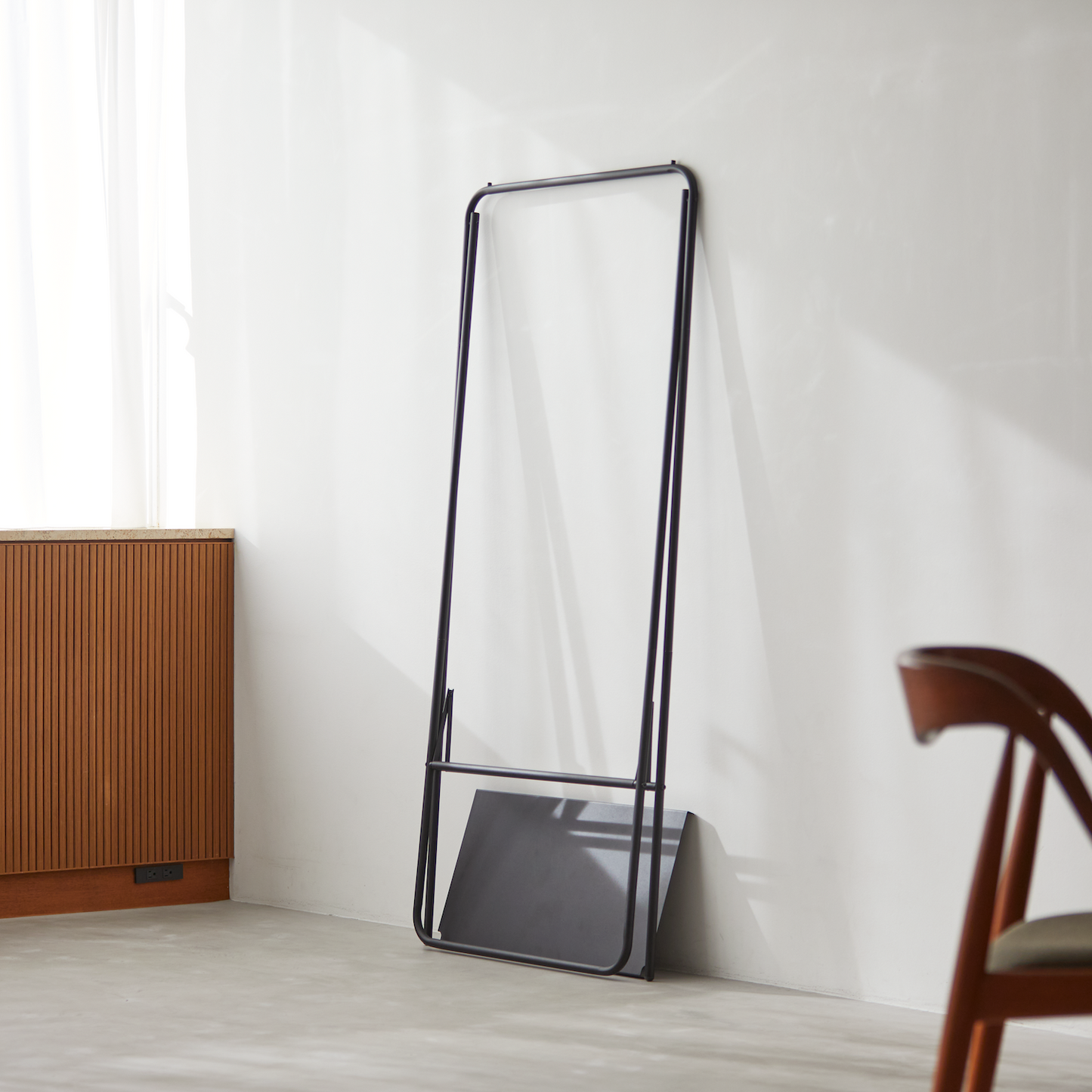 FOLDING HANGER RACK