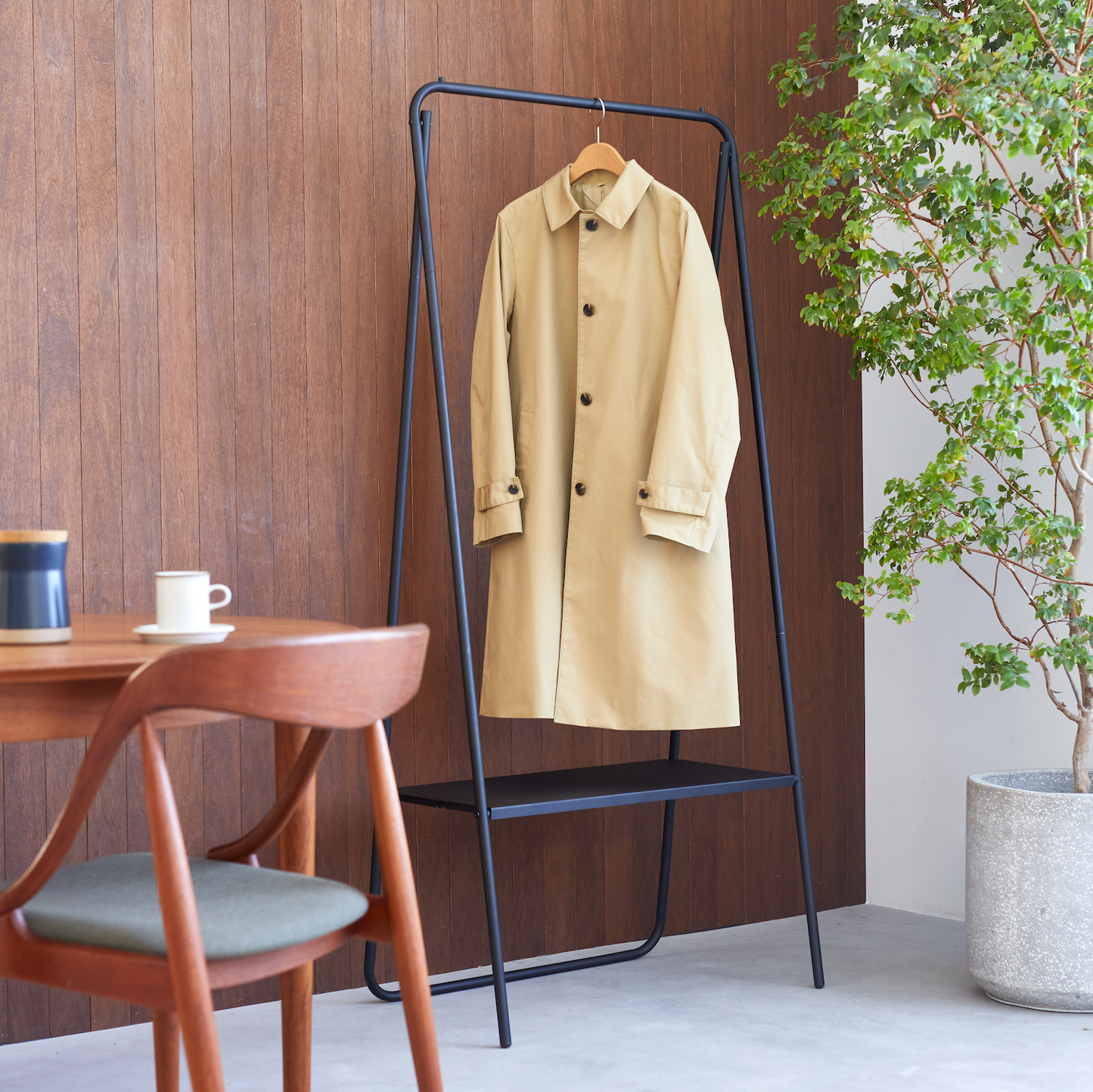 FOLDING HANGER RACK