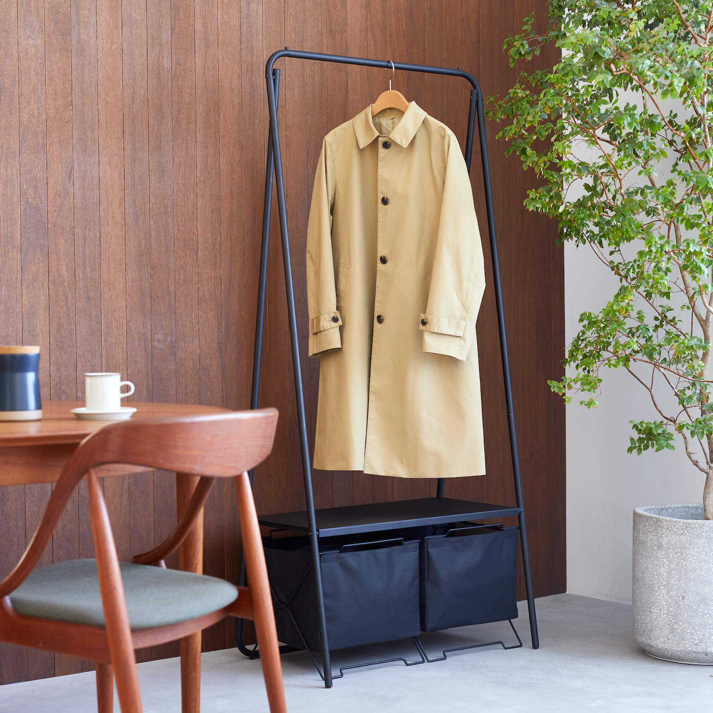 FOLDING HANGER RACK