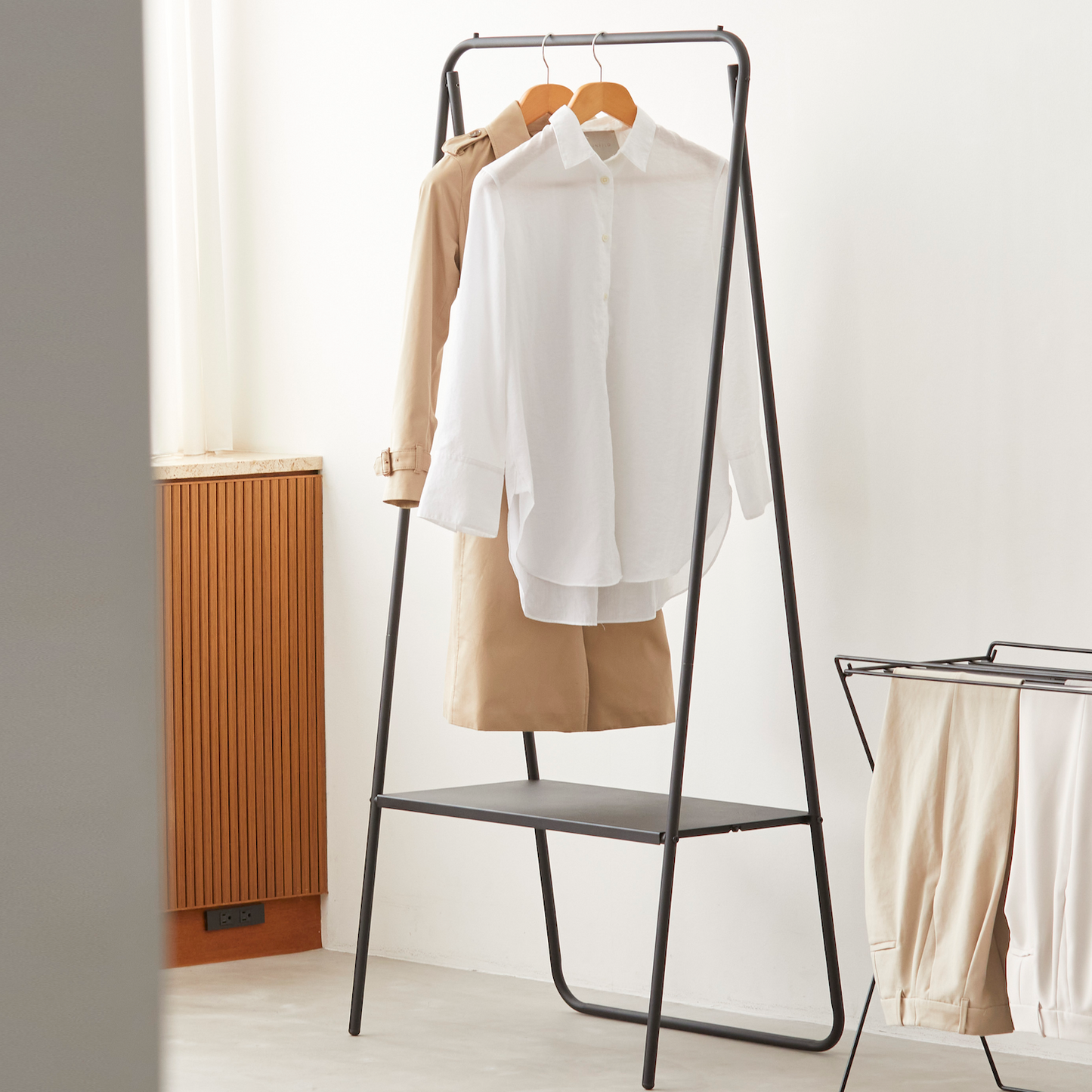 FOLDING HANGER RACK