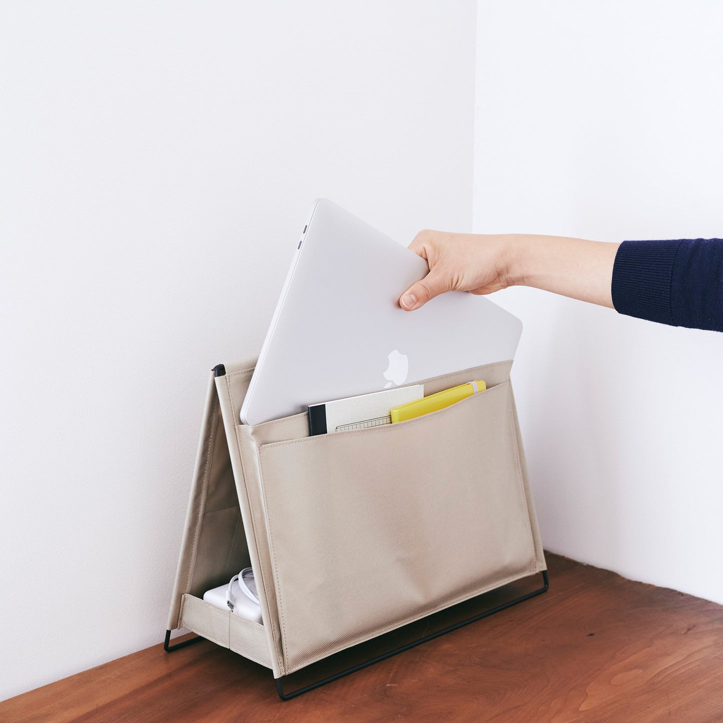 TOOL STAND DESK